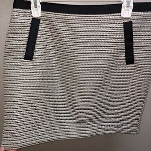 Ann Taylor Loft Tweed mini Skirt Womens Size 12P  Mini Black Gold Poly Blend